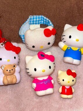 Hello Kitty Collectible Figurine Bundle Set